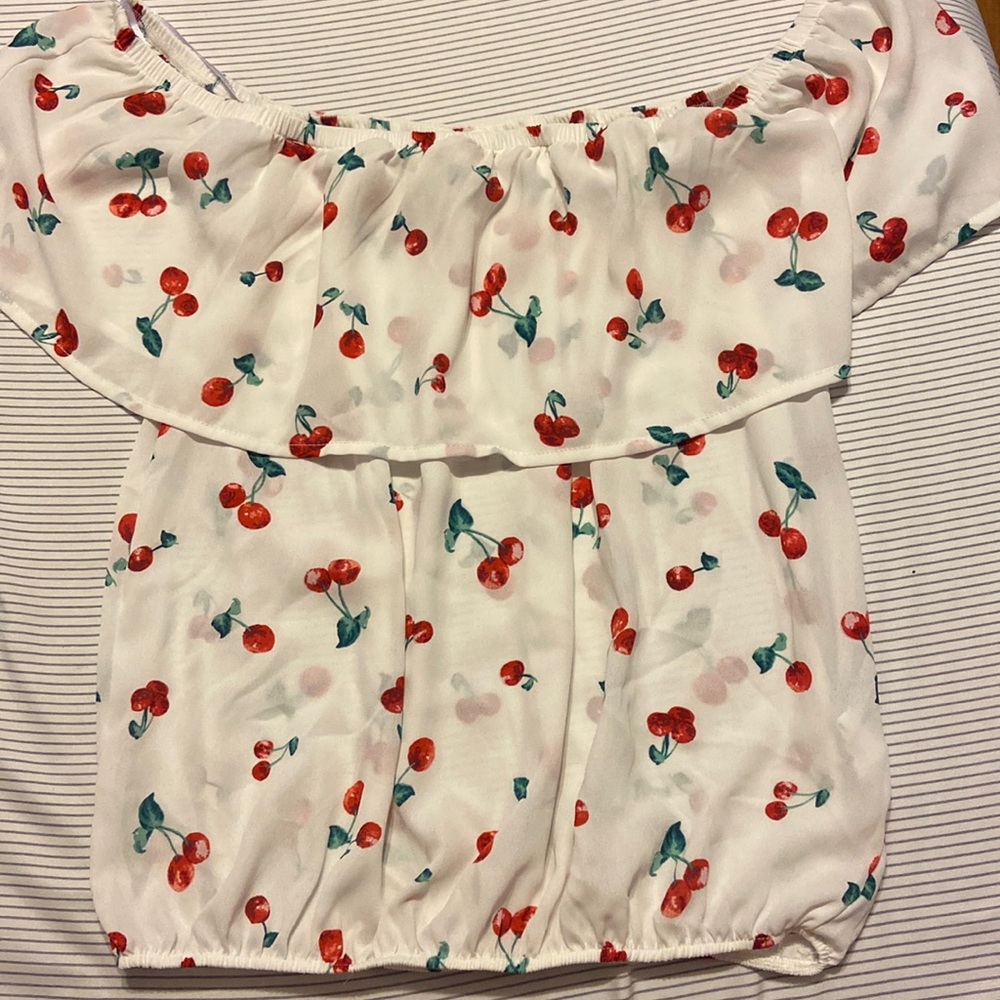 sienna sky off the shoulder cropped top